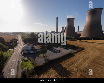 Des photographies aériennes de la centrale électrique Fiddlers Ferry à Widnes / Sankey. Une centrale électrique au charbon qui a perdu un tour en 1984 en raison de forts vents. Banque D'Images