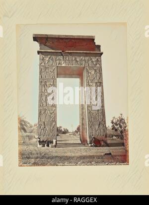 Karnak. Temple de Ramessès IV. Porte triomphale, Félix Bonfils (Français, 1831 - 1885), années 1870, à l'albumine argentique repensé Banque D'Images