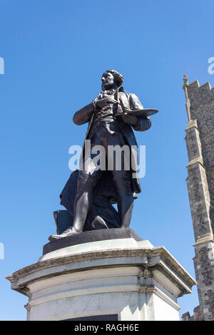 L'église St Pierre (Communauté et des arts de la scène) et Thomas Gainsborough statue, Market Hill, Sudbury, Suffolk, Angleterre, Royaume-Uni Banque D'Images