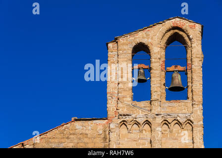 Saint Dominique, Église médiévale beffroi avec deux cloches, dans le centre historique d'Arezzo (13-14 ème siècle), avec copie espace Banque D'Images