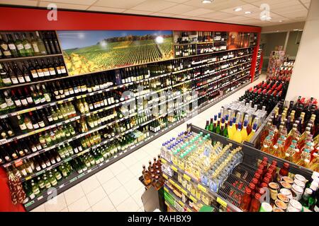 Distribution de boissons, l'alcool, des spiritueux, de libre-service, de l'alimentation ministère, supermarché Banque D'Images