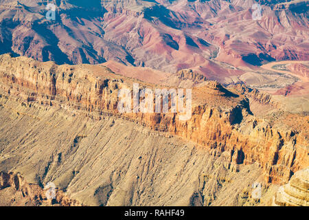 Les couleurs et les formations géologiques dans le Grand Canyon, vue de Lipan Point sur la rive sud Banque D'Images