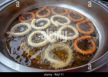 Anneau de la rue turque sur le plateau de desserts, Istanbul, Banque D'Images