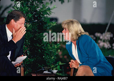 Le vice-président Al Gore et Tipper Gore lors d'une cérémonie à la Maison Blanche Photo par Dennis Brack Banque D'Images