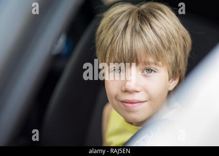 Portrait d'un jeune garçon de l'adolescence Banque D'Images