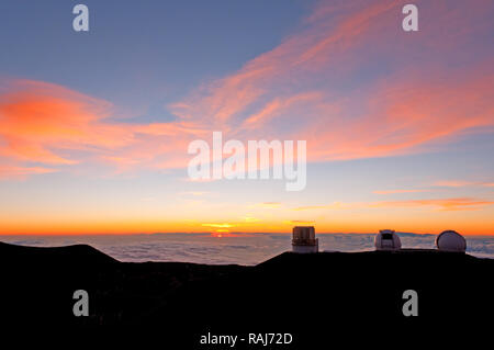 Coucher de soleil depuis le sommet du Mauna Kea, à Hawaii Banque D'Images