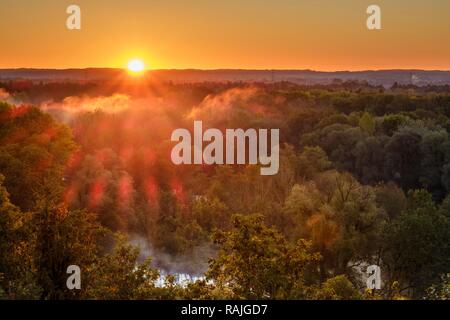 Lever de soleil sur l'Isar, plaines d'Isar, près de Freising, Haute-Bavière, Bavière, Allemagne Banque D'Images