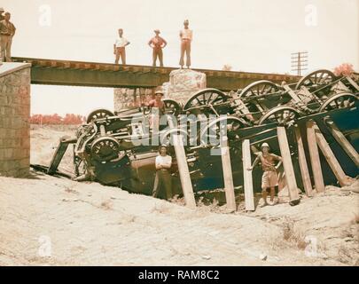 Les perturbations de la Palestine 1936 Locomotive tourné dans un petit ravin de tortues ci-dessous un pont de chemin de fer près de Kefr-Jenuis. 1936 repensé Banque D'Images