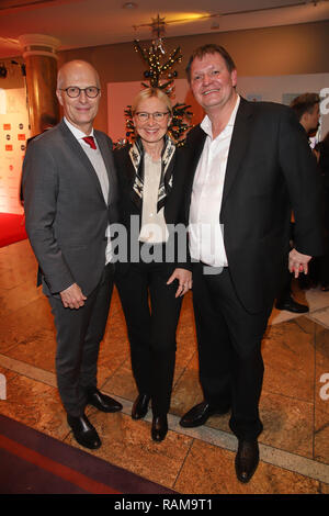 Les clients de 'film répond aux médias" à l'hôtel Grand Elysee Hamburg avec : Peter Tschentscher, Eva-MAria Tschentscher und Soeren Bauer Où : Hambourg, Allemagne Quand : 03 Déc 2018 Crédit : Becher/WENN.com Banque D'Images