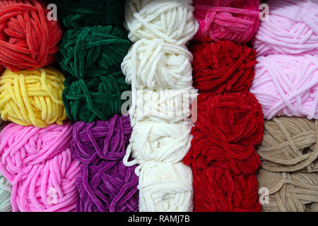 Matières textiles colorés en coton tissu industriel Photo rouleaux Banque D'Images