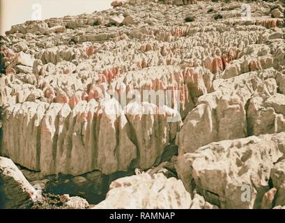 Le mont Hermon et environs. Herman. Des érosions rock fantastique. 1920, au Moyen-Orient, Israël et/ou Palestine. Repensé Banque D'Images