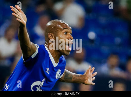 Gelsenkirchen, Allemagne. 18 Sep, 2018. Football : Ligue des Champions, le FC Schalke 04 - FC Porto, phase Groupe, Groupe D, 1re journée de la Veltins Arena. Le Schalke Naldo gesticulait. (Dpa-message : 'parfait Adieu : Naldo passe de Schalke à Monaco' à partir de 03.01.2019) Crédit : Rolf Vennenbernd/dpa/Alamy Live News Banque D'Images