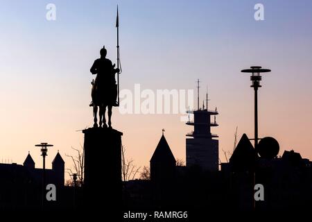 Cologne, Allemagne. Dec 30, 2018. Le monument Kurassier dans le parc historique Deutz sur les rives du Rhin. Cologne, 30.12.2018 | Conditions de crédit dans le monde entier : dpa/Alamy Live News Banque D'Images