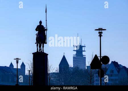 Cologne, Allemagne. Dec 30, 2018. Le monument Kurassier dans le parc historique Deutz sur les rives du Rhin. Cologne, 30.12.2018 | Conditions de crédit dans le monde entier : dpa/Alamy Live News Banque D'Images