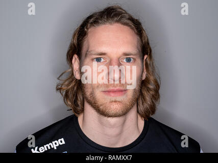 Hambourg, Allemagne. 06Th Jan, 2019. Tobias, Reichmann ailier droit de l'équipe nationale allemande de handball, regarde vers l'appareil photo du photographe lors d'un événement médiatique de la Fédération allemande de Handball (DHB). Axel Heimken Crédit :/dpa/Alamy Live News Banque D'Images