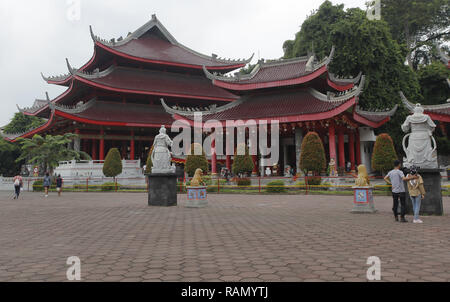 Semarang, Central Java, Indonésie. 3 janvier, 2019. Les touristes sont accueillis à Sam Po Kong Temple.Sam Po Kong Temple est un ancien lieu de transit et de la première d'un amiral chinois avec le nom de Zheng He ou Cheng Ho et maintenant le temple est utilisé comme lieu de culte ainsi qu'une destination touristique à Semarang. Credit : Adriana Adinandra SOPA/Images/ZUMA/Alamy Fil Live News Banque D'Images