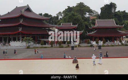 Semarang, Central Java, Indonésie. 3 janvier, 2019. Les touristes sont accueillis à Sam Po Kong Temple.Sam Po Kong Temple est un ancien lieu de transit et de la première d'un amiral chinois avec le nom de Zheng He ou Cheng Ho et maintenant le temple est utilisé comme lieu de culte ainsi qu'une destination touristique à Semarang. Credit : Adriana Adinandra SOPA/Images/ZUMA/Alamy Fil Live News Banque D'Images