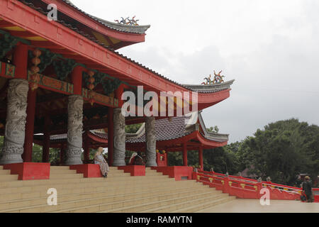 Semarang, Central Java, Indonésie. 3 janvier, 2019. Les touristes sont accueillis à Sam Po Kong Temple.Sam Po Kong Temple est un ancien lieu de transit et de la première d'un amiral chinois avec le nom de Zheng He ou Cheng Ho et maintenant le temple est utilisé comme lieu de culte ainsi qu'une destination touristique à Semarang. Credit : Adriana Adinandra SOPA/Images/ZUMA/Alamy Fil Live News Banque D'Images