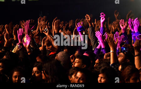 Guwahati, Assam, Inde. 4 janvier 2019. Chanteur de Bollywood Neha Kakkar. Guwahati, Assam, Inde. 4 janvier 2019.La chanteuse Bollywood Neha Kakkar effectue au cours d'une manifestation à Sarusajai Stadium. Crédit : David Talukdar/Alamy Live News Banque D'Images