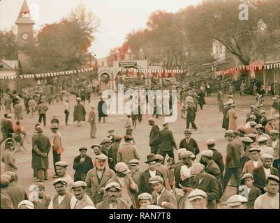 La Turquie, Kayserie. Rue décorée sur le jour de la Constitution. 1935, la Turquie, l'Kayserie. Repensé par Gibon. L'art classique avec repensé Banque D'Images