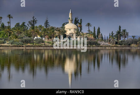 Mosquée Hala Sultan Tekke, salt lake, Larnaka, Chypre, Moschee Hala Sultan Tekke, Salzsee, Zypern Banque D'Images