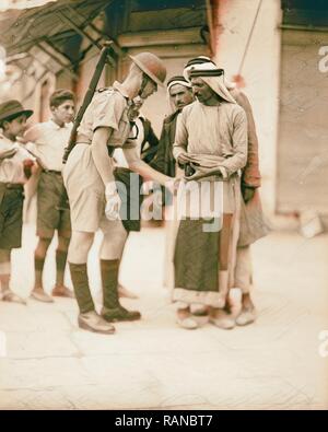 Les perturbations de la Palestine 1936 citoyens Recherche pour des bras à la porte de Jaffa. 1936, Jérusalem. Repensé Banque D'Images