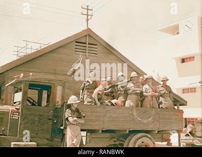 Les perturbations de la Palestine 1936 une escorte de convoi militaire sur un chariot. 1936. Repensé par Gibon. L'art classique avec un repensé Banque D'Images