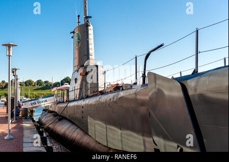 Le port intérieur de Baltimore et le sous-marin USS Torsk 1944, SS-423. L'USS Torsk a été construit à Portsmouth Naval Shipyard à Portsmouth, New Hampsire. Banque D'Images