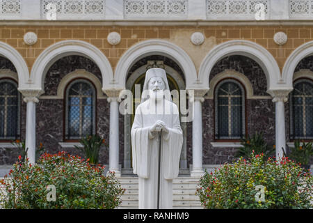 Le palais de l'Évêché, statue, Makarios III, Nicosie, Chypre, République Bischofspalast, statue, Makarios III., Nikosia, Republik Zypern Banque D'Images