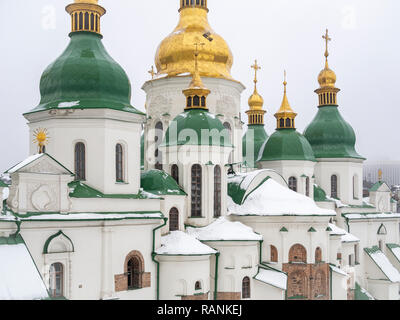 Les dômes de la cathédrale Sainte-Sophie, Kiev, Ukraine en hiver Banque D'Images