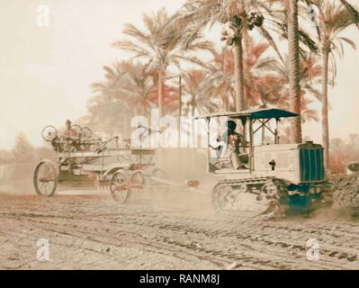 L'Iraq. (Mésopotamie). Bagdad. La construction de routes modernes machines. Au travail sur l'élargissement de la ville streeets. 1932, l'Iraq repensé Banque D'Images