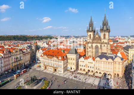 L'église de Tyn Prague vue de la façade de l'église Notre Dame Avant Tyn en place de la vieille ville Staromestske Namesti Staré Město Prague République Tchèque Europe Banque D'Images