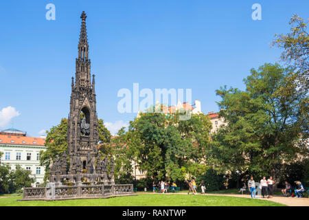 La fontaine d'Krannerova Prague Kranner kašna historique un monument néo-gothique à l'empereur François I en parc d'Eveil National Prague Praha République Tchèque Banque D'Images