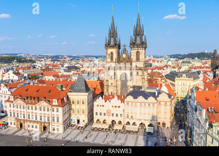 L'église de Tyn Prague vue de la façade de l'église Notre Dame Avant Tyn en place de la vieille ville Staromestske Namesti Staré Město Prague République Tchèque Europe Banque D'Images