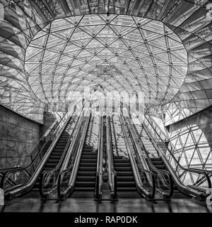 Un art fin éditer des escalators à la gare triangeln à Malmo, Suède. Banque D'Images