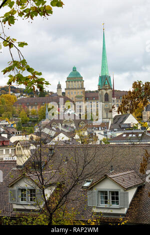 ZURICH, SUISSE - OCT 130e, 2018 : Classique belle et pittoresque paysage urbain paysage suisse ou au jour d'automne pluvieux Banque D'Images