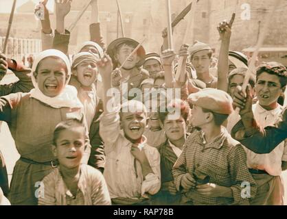 Attaque de rebelles sur Bethléem, Septembre 14, 1938 De jeunes Arabes l'agitation & running riot à Bethléem après gravure gouvernement repensé Banque D'Images