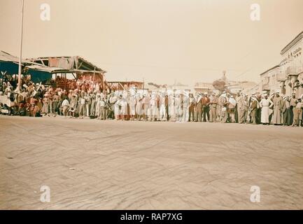 La levée du siège de Jérusalem une foule d'arabes attendent l'heure de couvre-feu pour entrer dans la vieille ville. 1938 repensé Banque D'Images