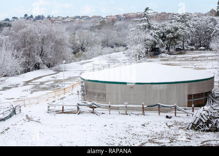 Paysage de neige à Rome, près de la rive du Tibre Banque D'Images