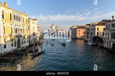 Vue depuis le pont de l'Accademia à Venise au crépuscule Banque D'Images