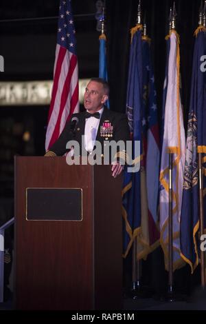 SIMI VALLEY, Californie (fév. 25, 2017) - Le Capitaine Mike Saum, commodore, Naval Construction Group (NCG) 1 adresses, les participants de la 75e assemblée à Seabee la Bibliothèque présidentielle Ronald Reagan. Le bal a lieu pour commémorer le 75e anniversaire de la U.S. Navy Seabees, 150e anniversaire de l'Ingénieur des corps, et le 175e anniversaire de Naval Facilities Engineering Command en 2017. Banque D'Images