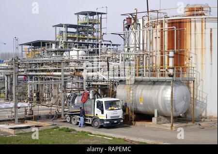 Oxem raffinerie à Mezzana Bigli (Pavie, Italie), la production de biodiesel, de carburant diesel écologique végétale huile découlant principalement de l'huile de colza et de soja transformation Banque D'Images