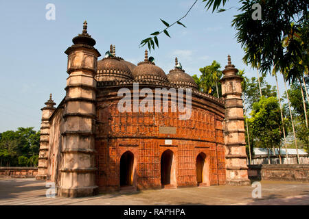 Mosquée Atiya. Il est situé dans le village d'Atiya en vertu de l'Delduar Thana dans dans le district, à environ six kilomètres au sud de la capitale du district. Banque D'Images