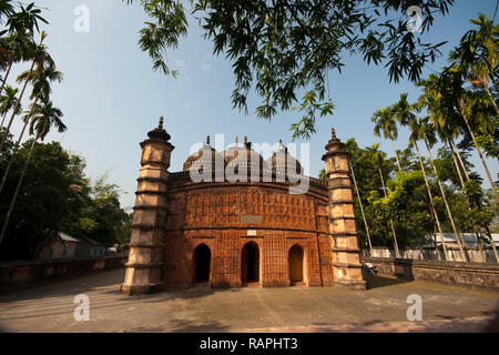 Mosquée Atiya. Il est situé dans le village d'Atiya en vertu de l'Delduar Thana dans dans le district, à environ six kilomètres au sud de la capitale du district. Banque D'Images