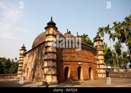 Mosquée Atiya. Il est situé dans le village d'Atiya en vertu de l'Delduar Thana dans dans le district, à environ six kilomètres au sud de la capitale du district. Banque D'Images