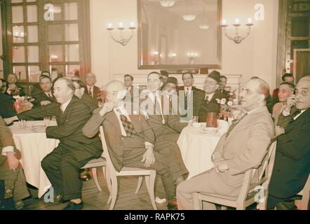 Réception à l'hôtel King David, le 16 octobre 1940 pour les Egyptiens Ibrahim el-Mazuri groupe & table à l'écoute de discours d'être repensé Banque D'Images