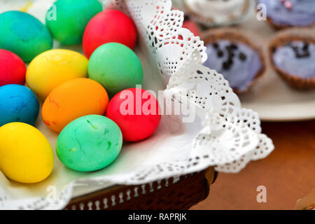 Oeufs de Pâques et Pascal Cup Cake Photo Banque D'Images