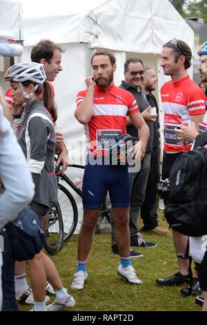 James Middleton Pippa et participer à la British Heart Foundation's 40th Annual London to Brighton Cycle Ride Où : London, Royaume-Uni Quand : 21 Jun 2015 Crédit : Steve Finn/WENN Banque D'Images