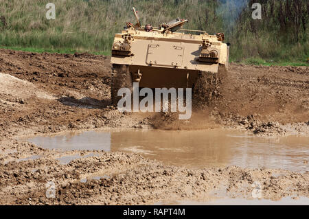 La démonstration d'un véhicule blindé tout terrain, à Duxford British War Museum Banque D'Images