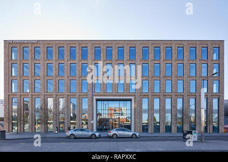 Élévation avant de porter la construction de maisons. Le porteur des capacités, Slough, Royaume-Uni. Architecte : T P Bennett, 2017. Banque D'Images